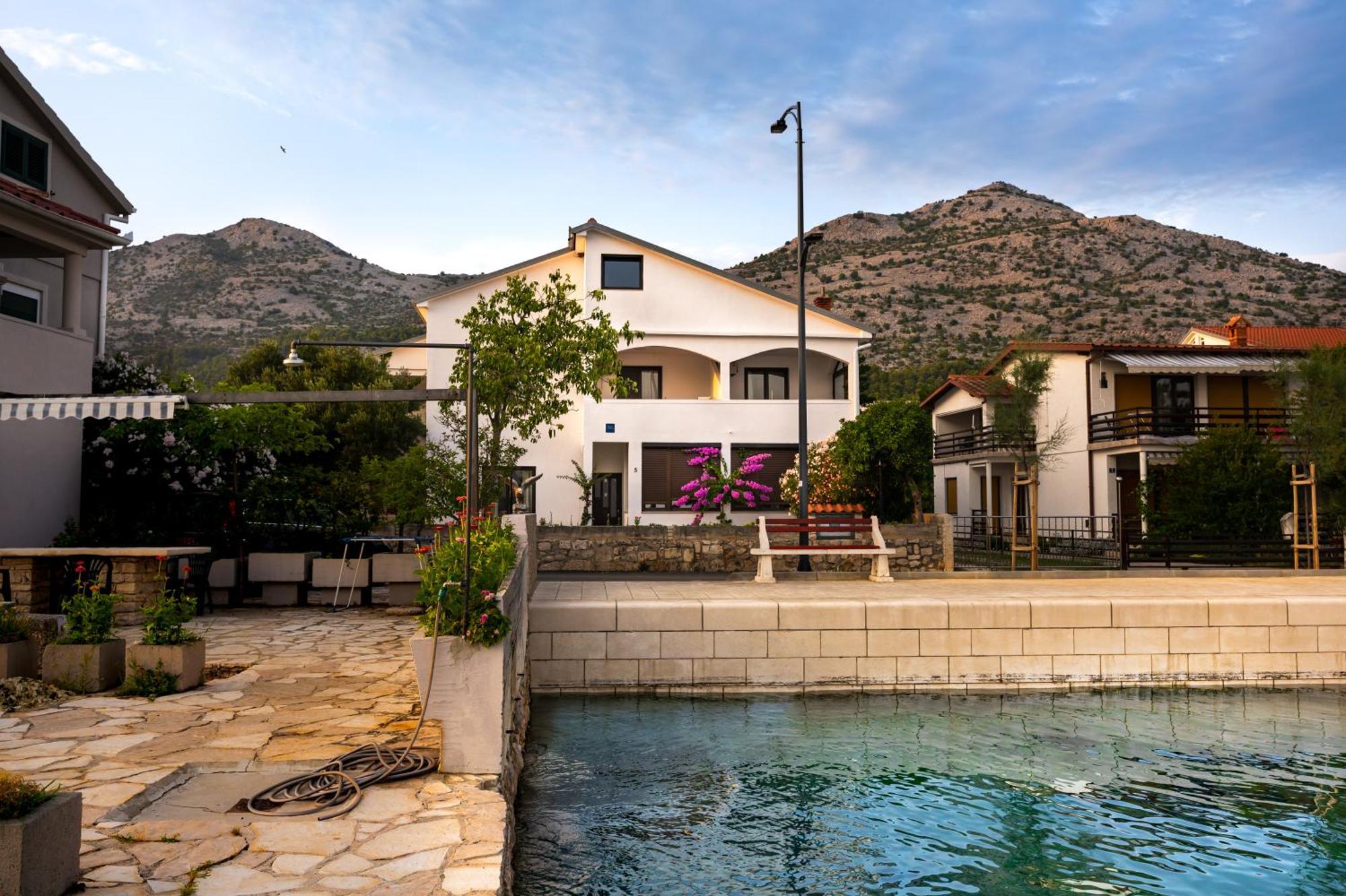 Dida Sime Apartment Starigrad Paklenica